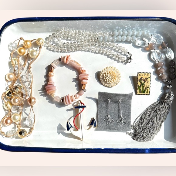 Jewelry - ↖️7-Piece Jewelry Tray Bundle